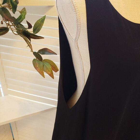 CLUB MONACO BLACK SLEEVELESS TANK WITH KEY HOLE BACK SIZE 6 - Picture 5 of 7